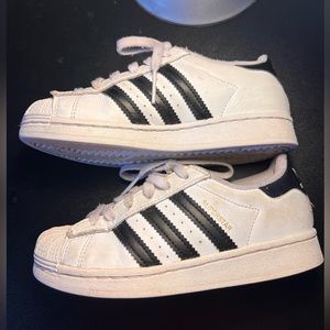 Kids Adidas Superstar’s